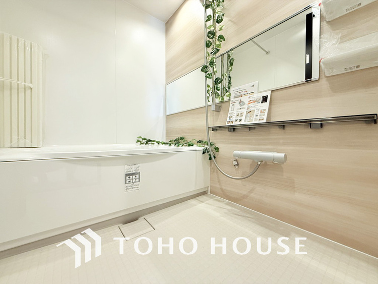 風呂 一日の疲れを癒すバスルームは、心地よいリラックスを叶える清潔感溢れる空間