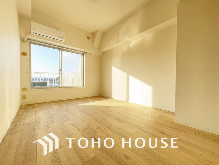 内装 採光もある洋室は、くつろぎのひと時を過ごすのにぴったり