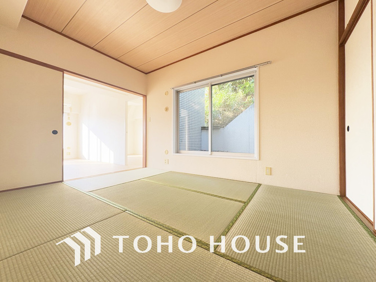 内装 1日の疲れを癒し、心地よく寛げるようゆったりとした広さをしています