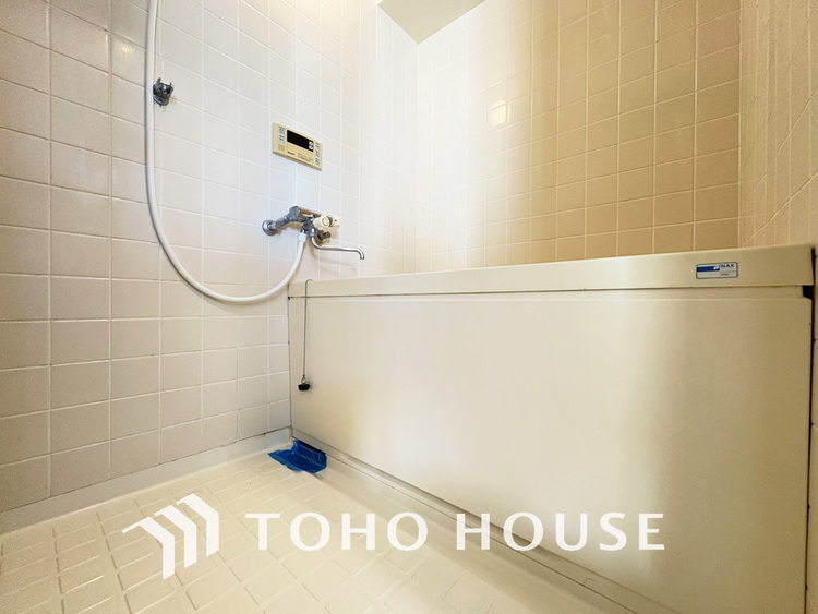 風呂 一日の疲れを癒すバスルームは、心地よいリラックスを叶える清潔感溢れる空間