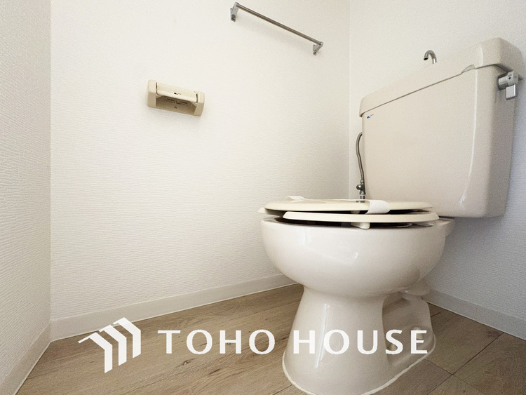 トイレ 清潔な洗浄機能付温水シャワートイレ