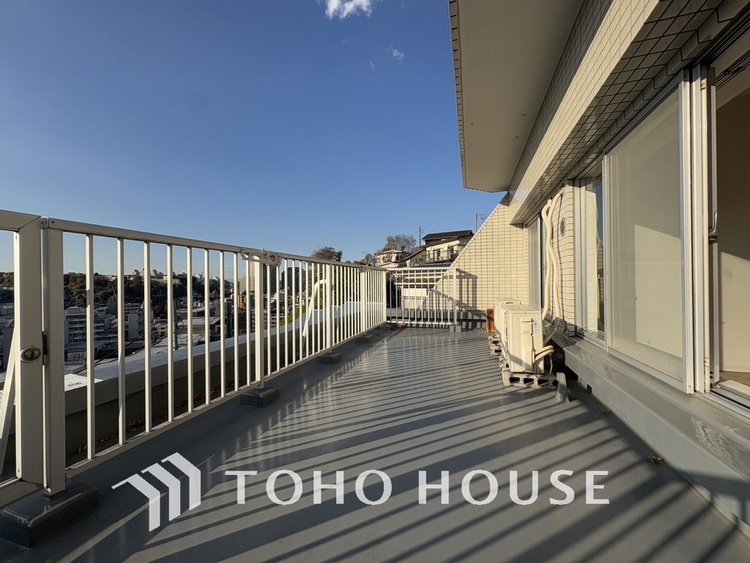 バルコニー 陽当たり良好なバルコニー