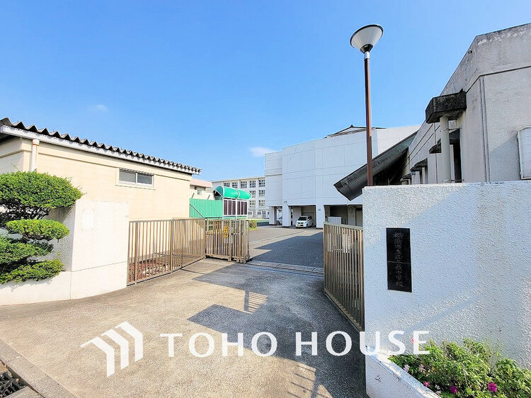 周辺 横浜市立岩井原中学校　距離700ｍ