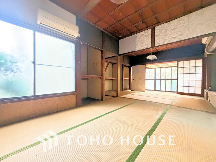 内装 採光もあるお部屋は、くつろぎのひと時を過ごすのにぴったり