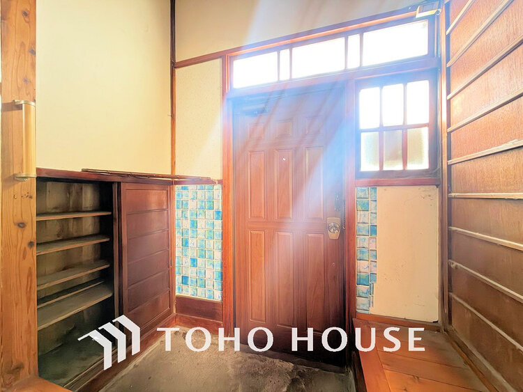 玄関 落ち着いた雰囲気の玄関、家族の帰りを暖かく迎えてくれます