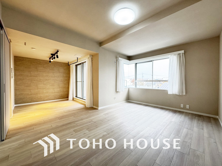 内装 広がりのある住空間、家族が集まるリビング・ダイニング