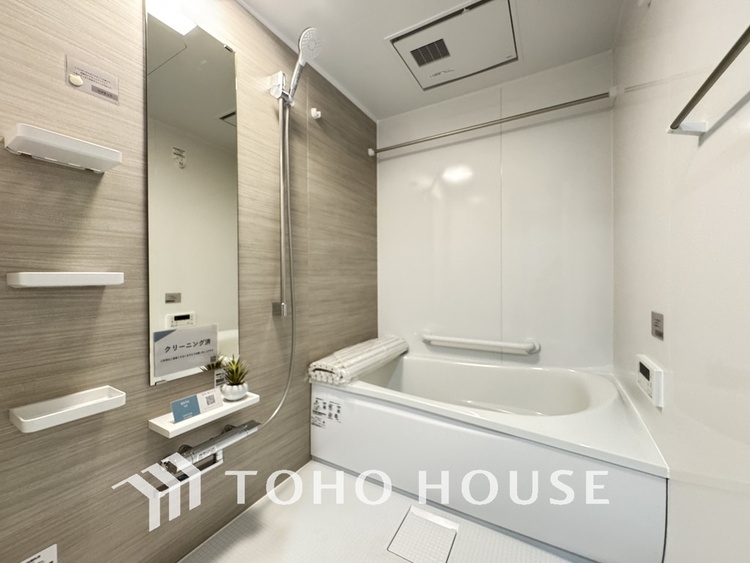 風呂 一日の疲れを癒すバスルームは、心地よいリラックスを叶える清潔感溢れる空間