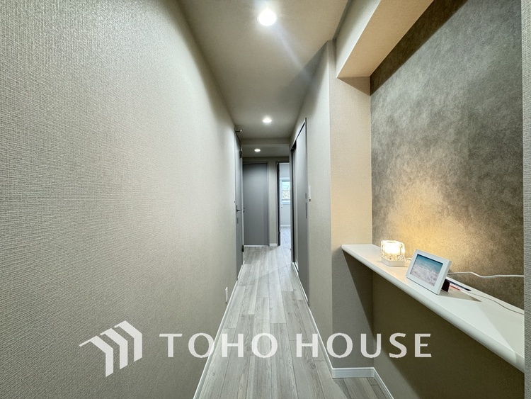 玄関 飾り過ぎないシンプルな内装の玄関