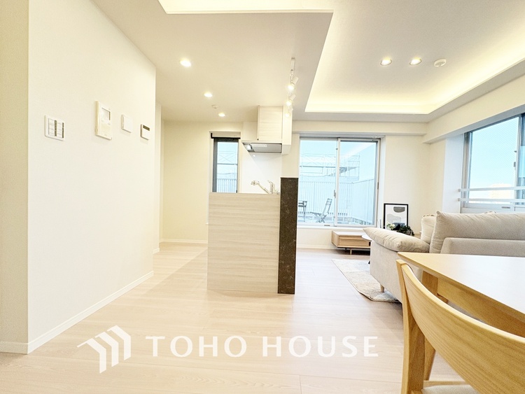 内装 ◆眩い◆光が燦々と入り、家族の笑顔を照らす。「いつまでも続いて」と願う夢のような毎日がここにある。