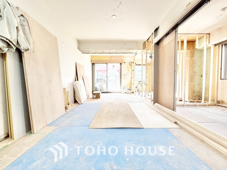 内装 【改装中】忙しい朝でも、しっかり家族が揃って食事をして頂けるゆとりある大きさのダイニングスペース。