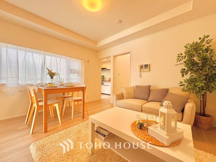 内装 洗練されたデザインと大きな広がりを持つリビングは、安心感と気品に満ちたひとときを叶える住まいの象徴です