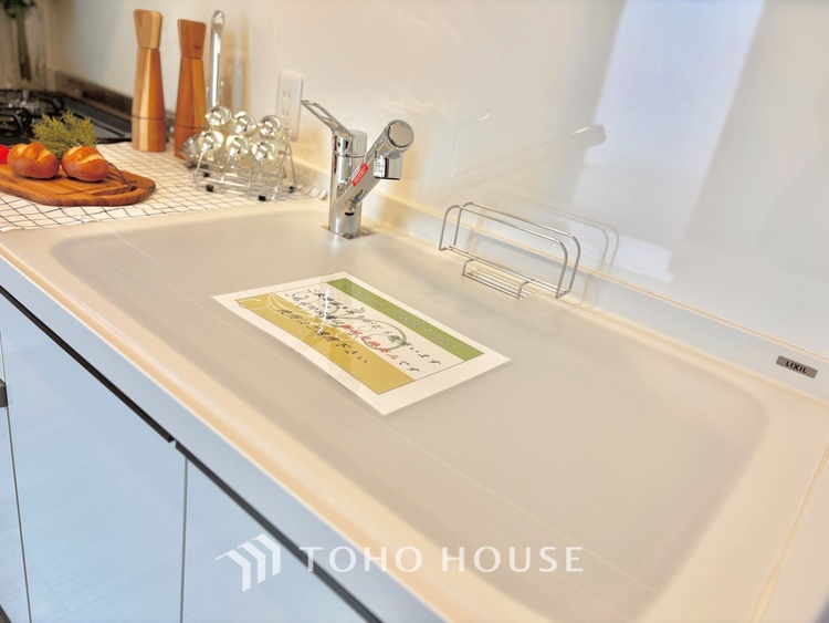 キッチン 時を超えて愛されるデザインが、日常を特別なひとときへと昇華させます。この場所から、心満たされる豊かな食卓が始まります。