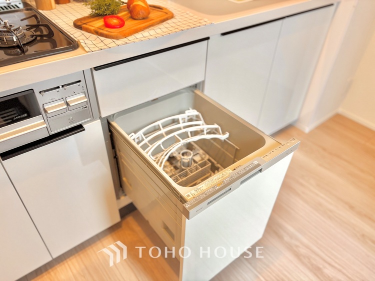 キッチン 無駄を削ぎ落としたミニマルなデザインが、空間に静謐な美しさをもたらします。研ぎ澄まされた感性を満たす場所です。