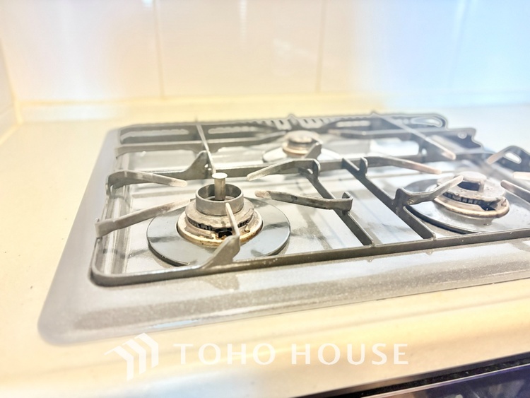 キッチン 時を超えて愛されるデザインが、日常を特別なひとときへと昇華させます。この場所から、心満たされる豊かな食卓が始まります。