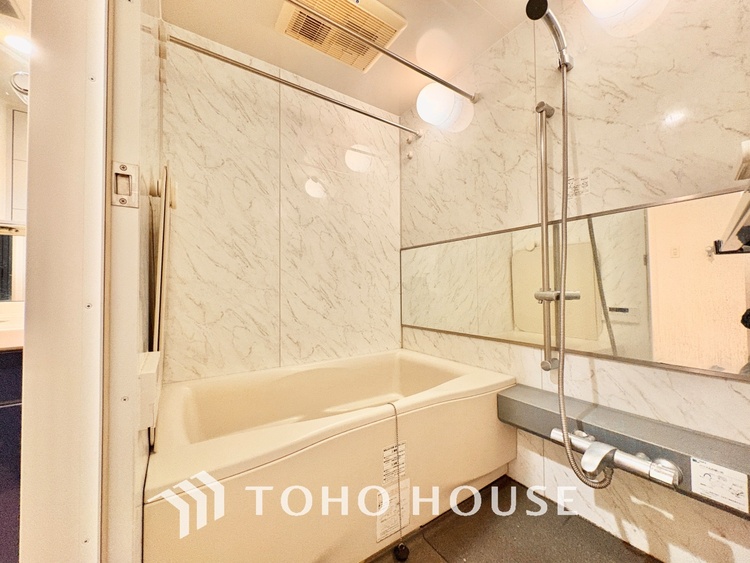 風呂 浴室は一日の疲れを癒す特別な空間。清潔感と快適性で心身ともにリフレッシュできます。