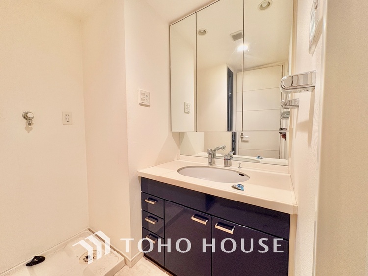 洗面 清潔感あふれる洗面化粧台で、毎日の身支度を快適にサポートします。