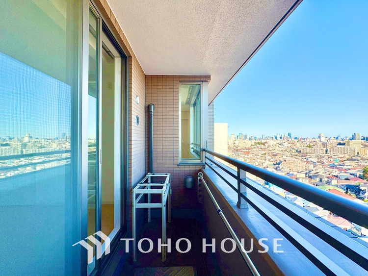 その他 バルコニーからの眺望は開放感にあふれ、心安らぐひととき。