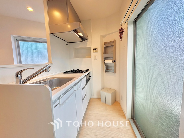 キッチン 時を超えて愛されるデザインが、日常を特別なひとときへと昇華させます。この場所から、心満たされる豊かな食卓が始まります。