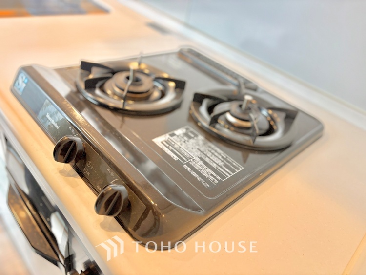 キッチン 無駄を削ぎ落としたミニマルなデザインが、空間に静謐な美しさをもたらします。研ぎ澄まされた感性を満たす場所です。