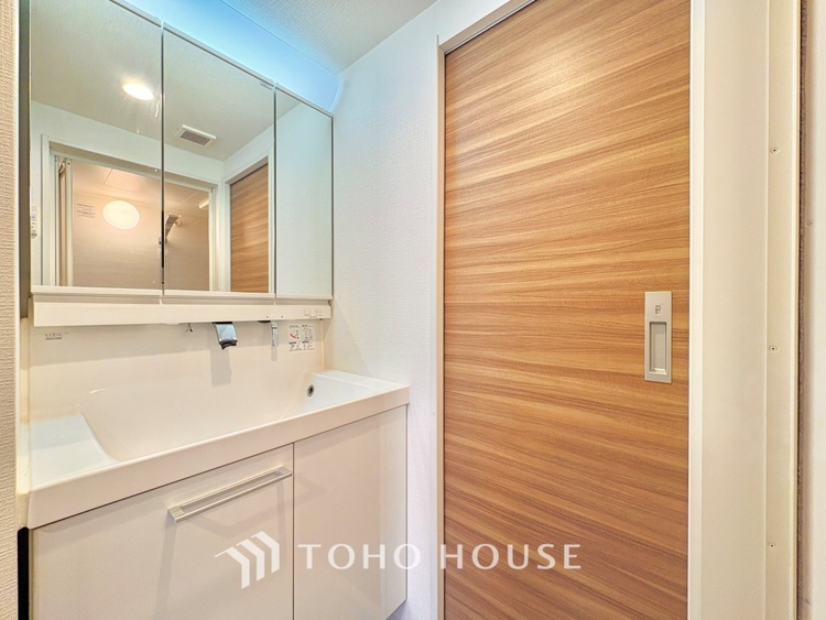 洗面 清潔感あふれる洗面化粧台で、毎日の身支度を快適にサポートします。