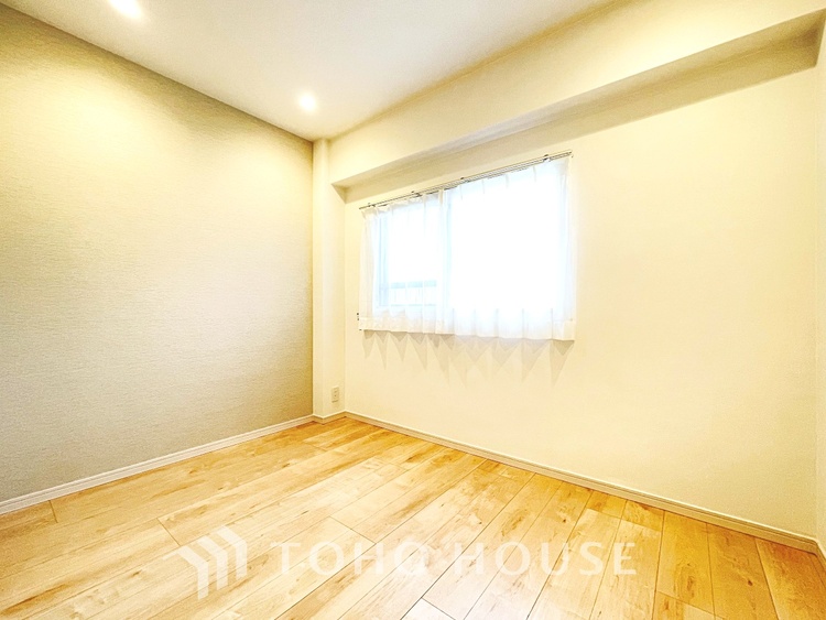 内装 ※家具はCGです。プライベートなお部屋では静かに時を過ごしたい。読書をして、物思いにふける・・光りに満たされた安らぎの空間＊配置してある家具や小物はCGによるイメージ画像です。