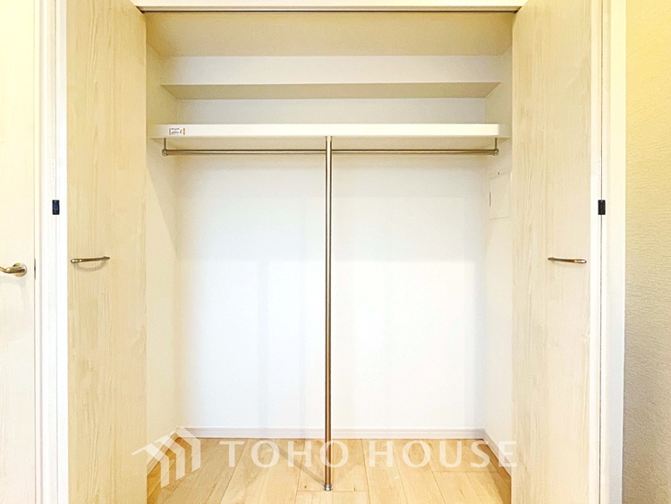 収納 【Bathroom】『一日の疲れを落としてくれる場所は、一番落ち着く場所でなければならない』高級感溢れるカラーと大きさ・柔らかな曲線で構成された半身浴も楽しめるバスタブが心地よさをもたらします。