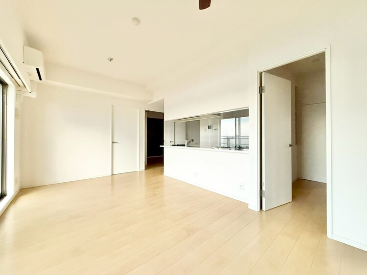 居間 充実した生活は伸びやかな居室空間から始まります。