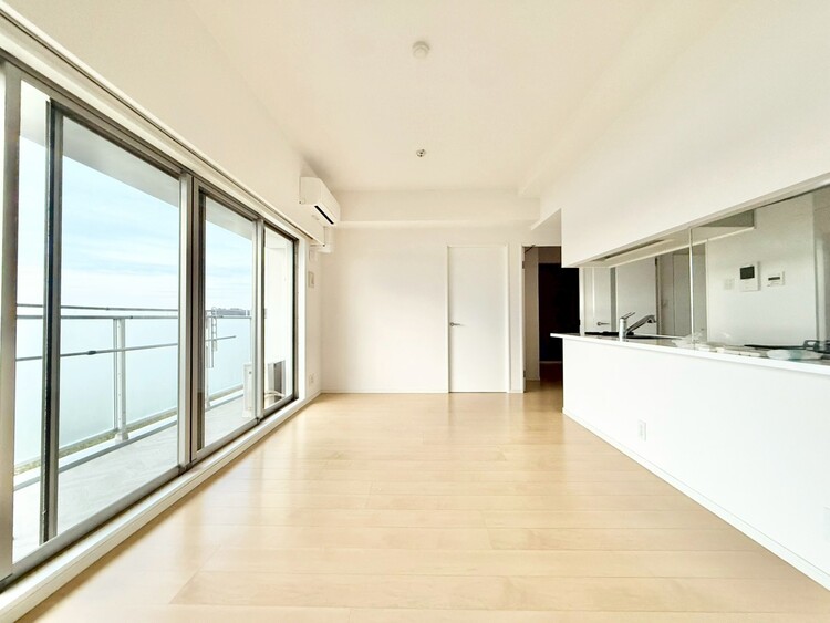 居間 伸びやかな空間のなかで、ゆったりとしたひとときを過ごせます。