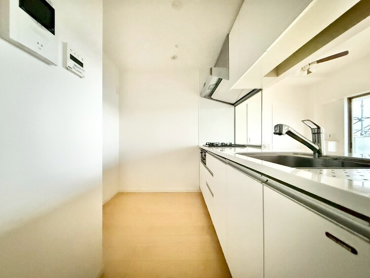 キッチン 開放感のあるキッチンスペース。調理をしながら、会話も弾みそうですね。