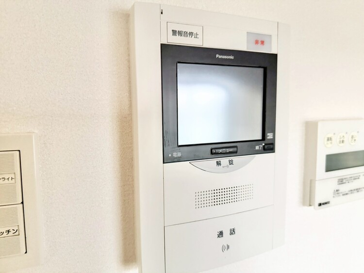 設備 誰が来てもわかる様にモニター付きインターホンを設置。