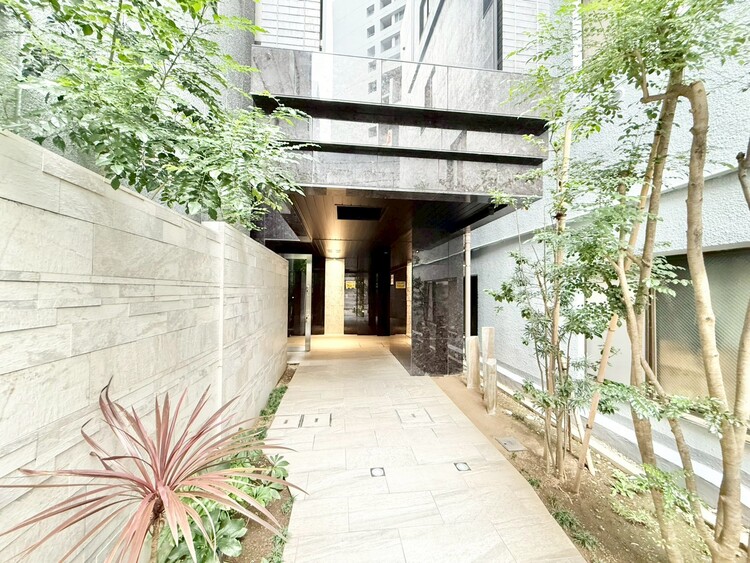 その他 上質感漂う玄関アプローチです。