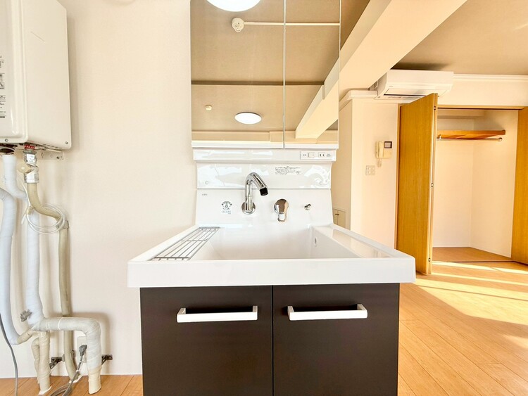 その他 清潔感を感じられる洗面化粧台。