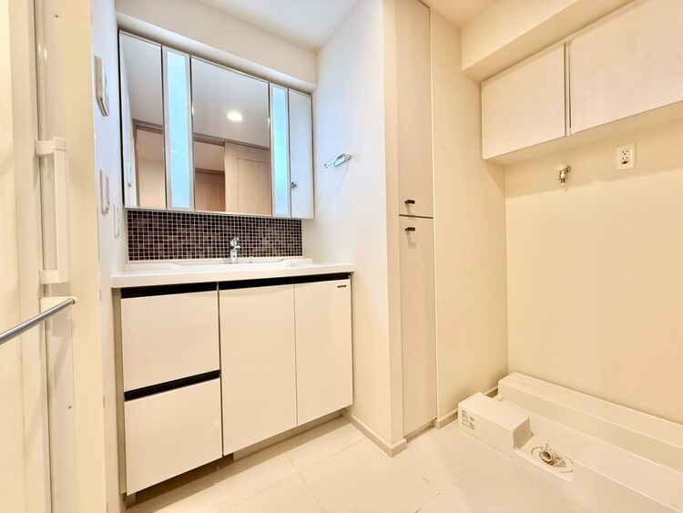 その他 十分な広さの脱衣所。