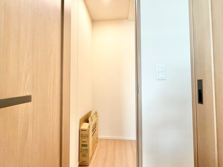 その他 収納スペースが付いていて、お部屋を広く使っていただけます。