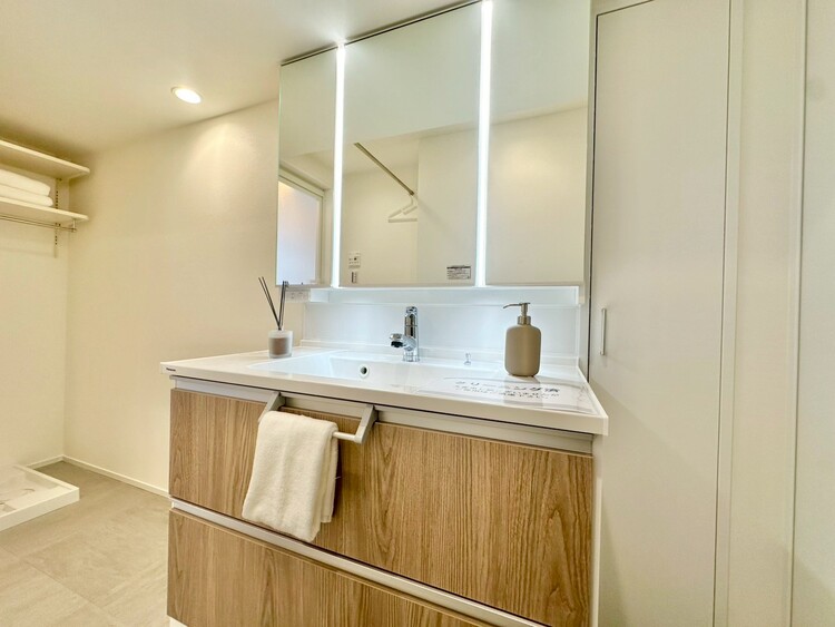 その他 清潔感を感じられる洗面化粧台。