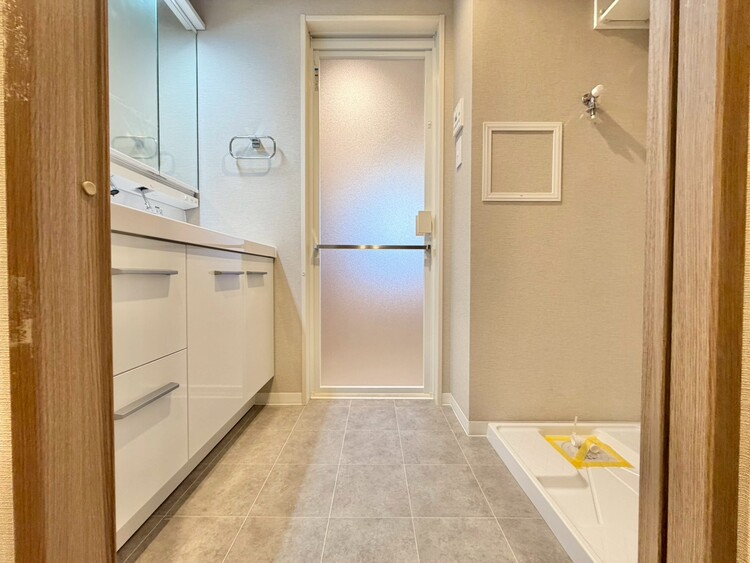 その他 十分な広さの脱衣所。