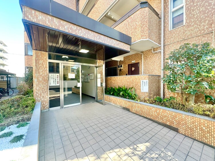 その他 上質感漂う玄関アプローチです。