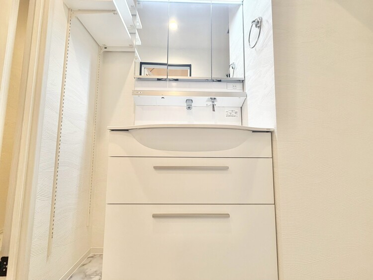 その他 清潔感を感じられる洗面化粧台。