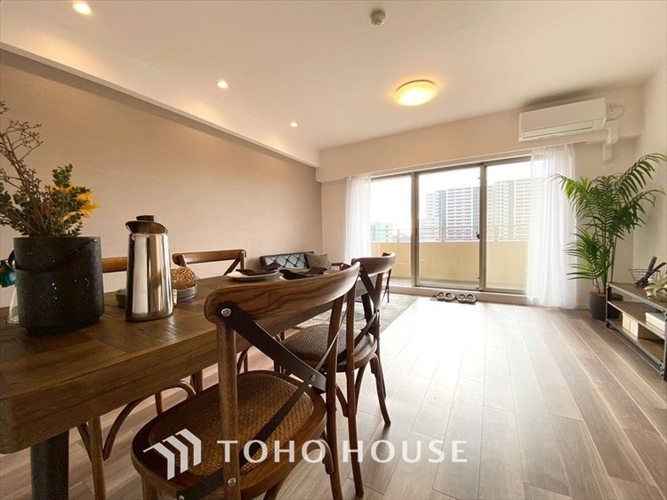 内装 【LIVING】◆煌びやか◆愛おしい家族との団欒の時間をより一層幸せなものに感じさせる煌びやかなLDK。輝かしい毎日が待っています。