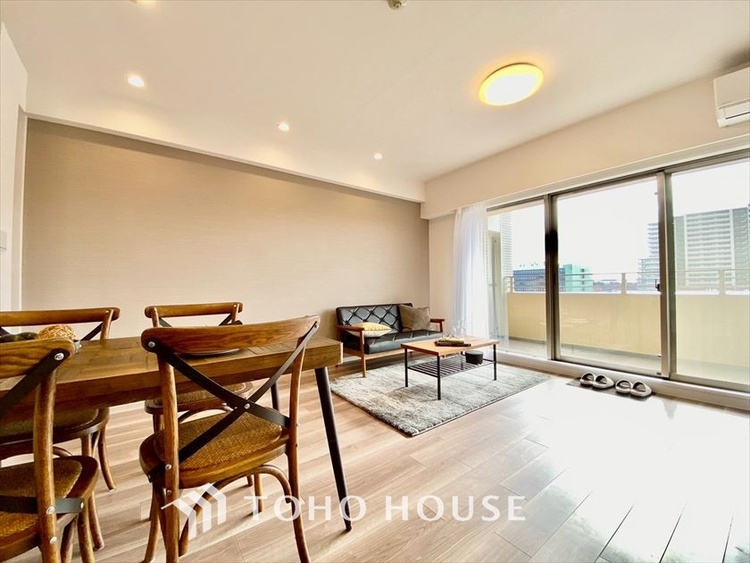 内装 【LIVING】◆眩い◆光が燦々と入り、家族の笑顔を照らす。「いつまでも続いて」と願う夢のような毎日がここにある。