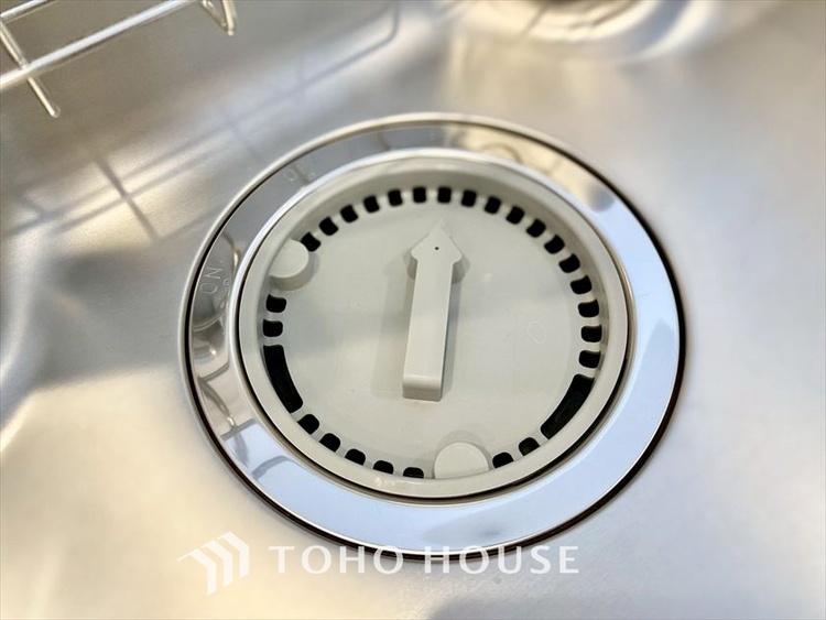 キッチン 【KITCHEN】◆ディスポーザー◆開放的で機能性も高いシステムキッチン。お子様は毎日のご飯にワクワク！