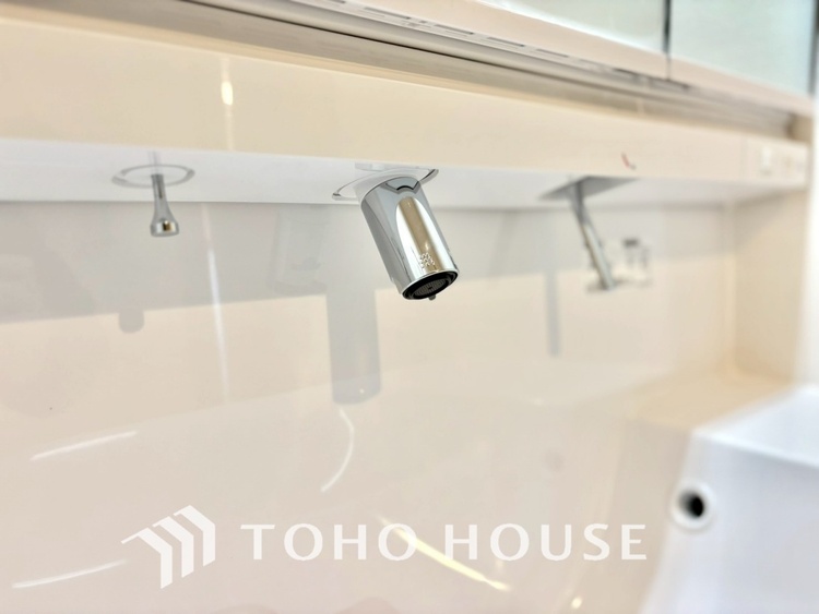 洗面 【WASHROOM】◆快適◆煌びやかな暮らしの中にも忘れたくない快適さ。大きな収納が助けてくれます。