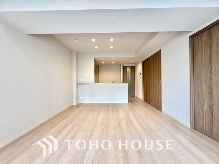 内装 【LIVING】◆眩い◆光が燦々と入り、家族の笑顔を照らす。「いつまでも続いて」と願う夢のような毎日がここにある。