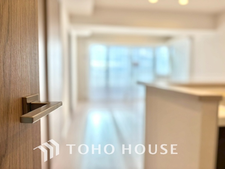 内装 【LIVING】◆扉を◆開くとこの景色。家族の”おかえり”の声が聞こえてきそう。