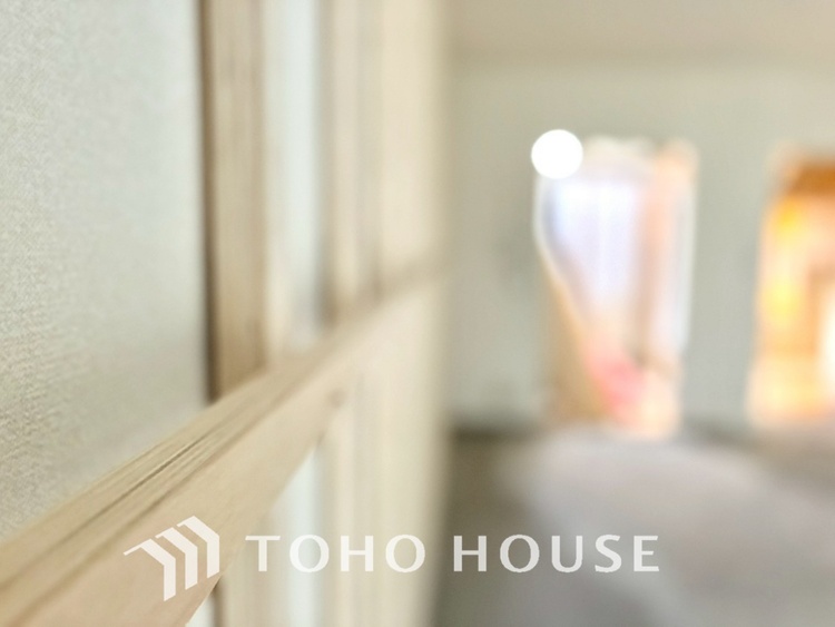 内装 現在改装中◆陽光◆が差し込む。この開放的なLDKに家族の笑顔が集う。家族が一緒に過ごす空間は明るく、そして居心地よく。