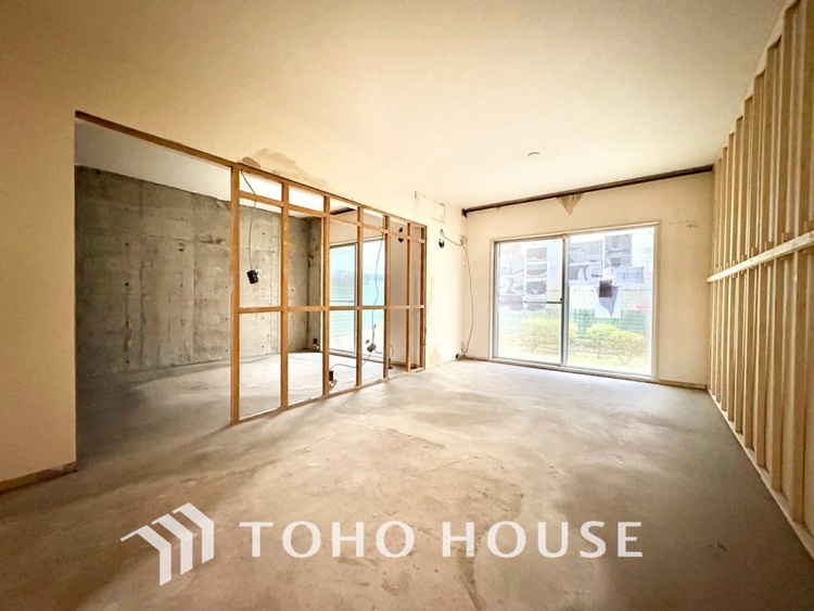 内装 現在改装中◆Sunshine◆光が燦々と入り、いるだけで気持ちいい。「開放的でゆとりあるお部屋です。」