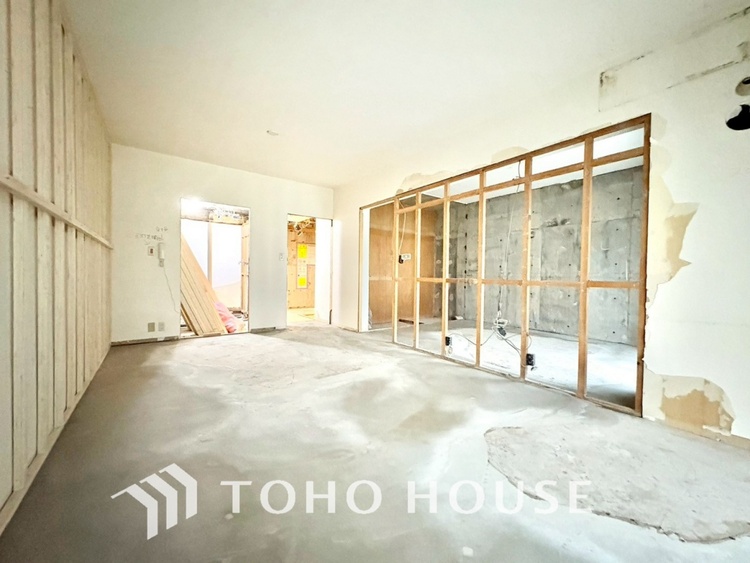 内装 現在改装中◆simple is best◆無駄のない綺麗なつくりのリビングルームであなただけの暮らしを。