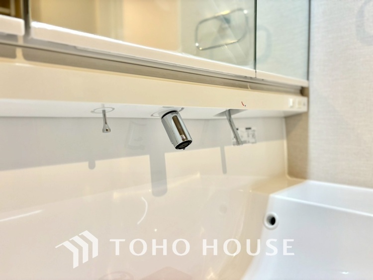 洗面 【WASHROOM】◆快適◆煌びやかな暮らしの中にも忘れたくない快適さ。大きな収納が助けてくれます。