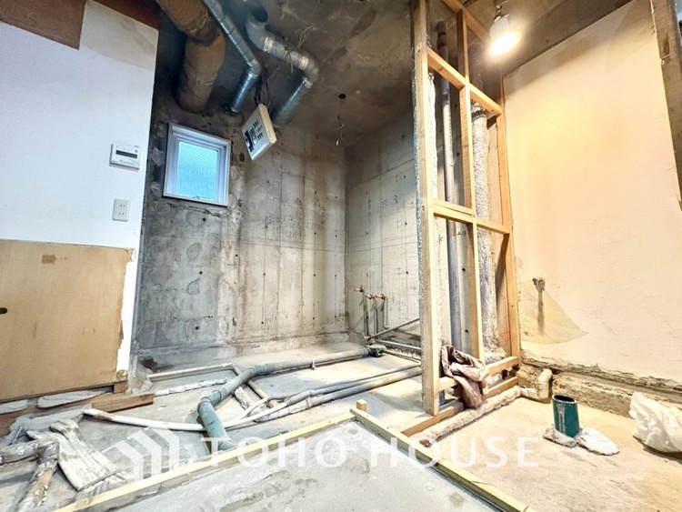 洗面 現在改装中◆快適◆煌びやかな暮らしの中にも忘れたくない快適さ。大きな収納が助けてくれます。