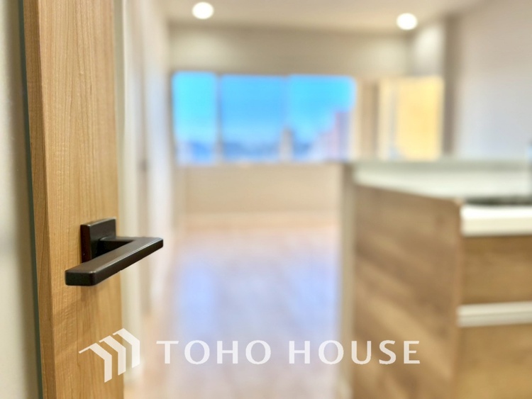 内装 【LIVING】◆陽光◆が差し込む。この開放的なLDKに家族の笑顔が集う。家族が一緒に過ごす空間は明るく、そして居心地よく。